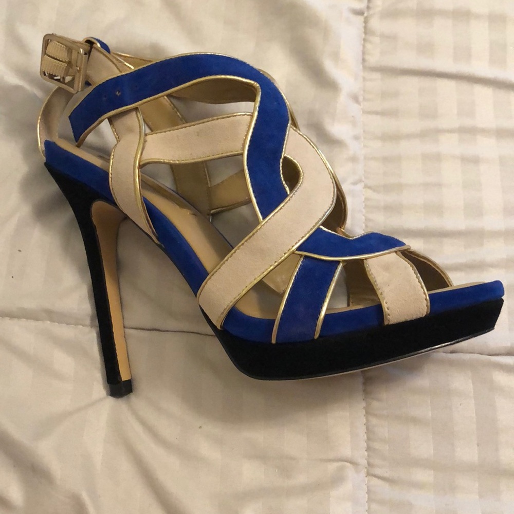 bcbmaxazria blue and cream colored heels